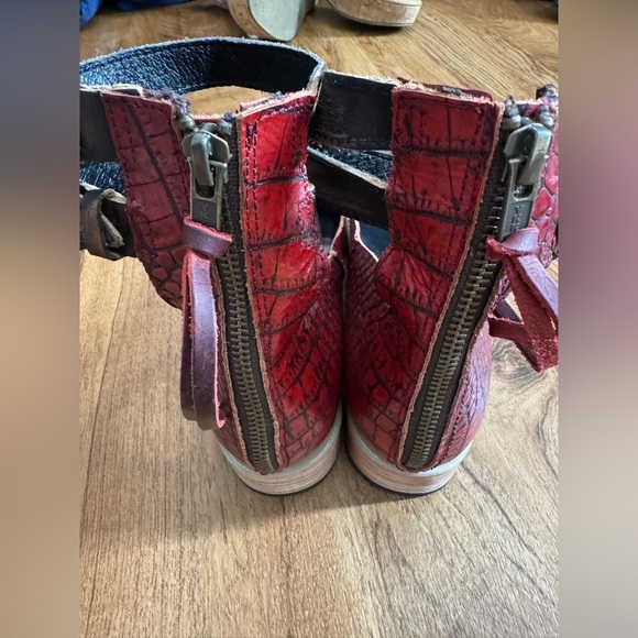 Freebird by Steven Maribel red croco leather shoes women’s size 8. - Picture 6 of 10